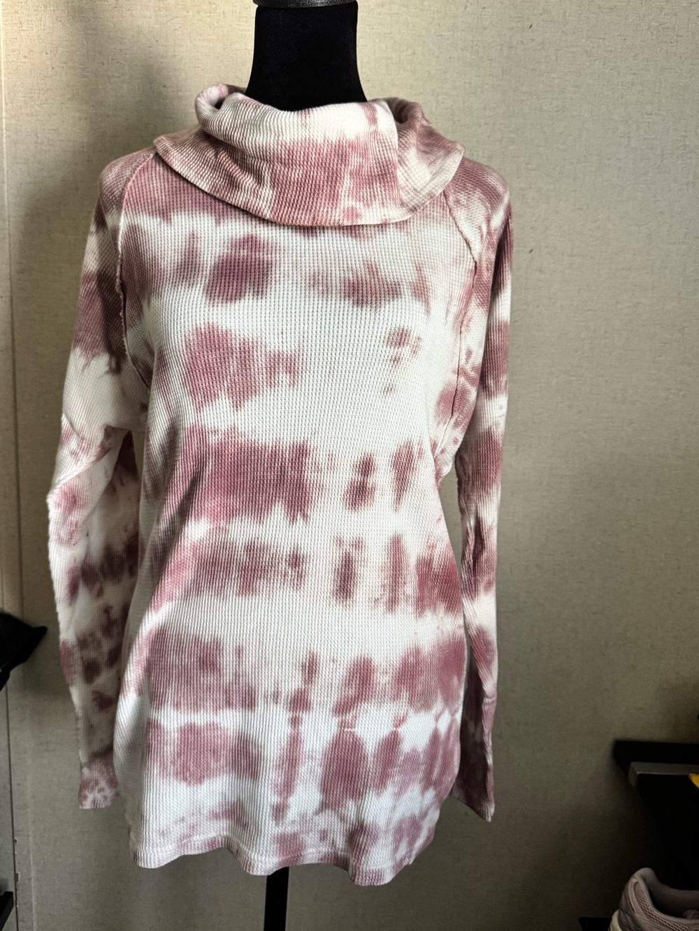 Mystree Boutique Mauve & White Tie-Dye Waffle Knit Cowl Neck Tunic Top
